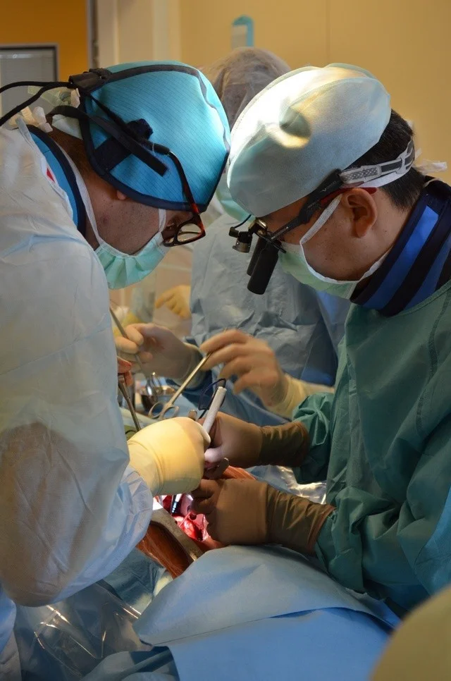 Специалисты калининградского федерального Центра высоких медицинских технологий спасли 85-летнего калининградца, выполнив ему две высокотехнологичных операции на сердце.