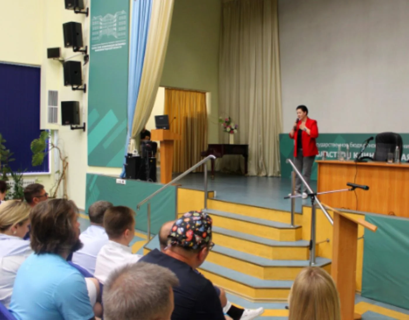 В рамках рабочего визита глава администрации город Калининград Елена Дятлова посетила Областную клиническую больницу, где провела встречу с медицинским персоналом.