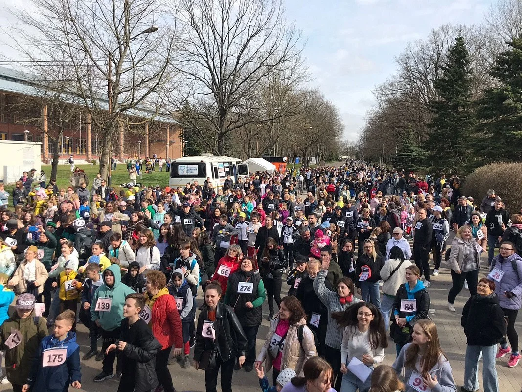Десять тысяч шагов в Южном парке прошли более тысячи трехсот жителей региона