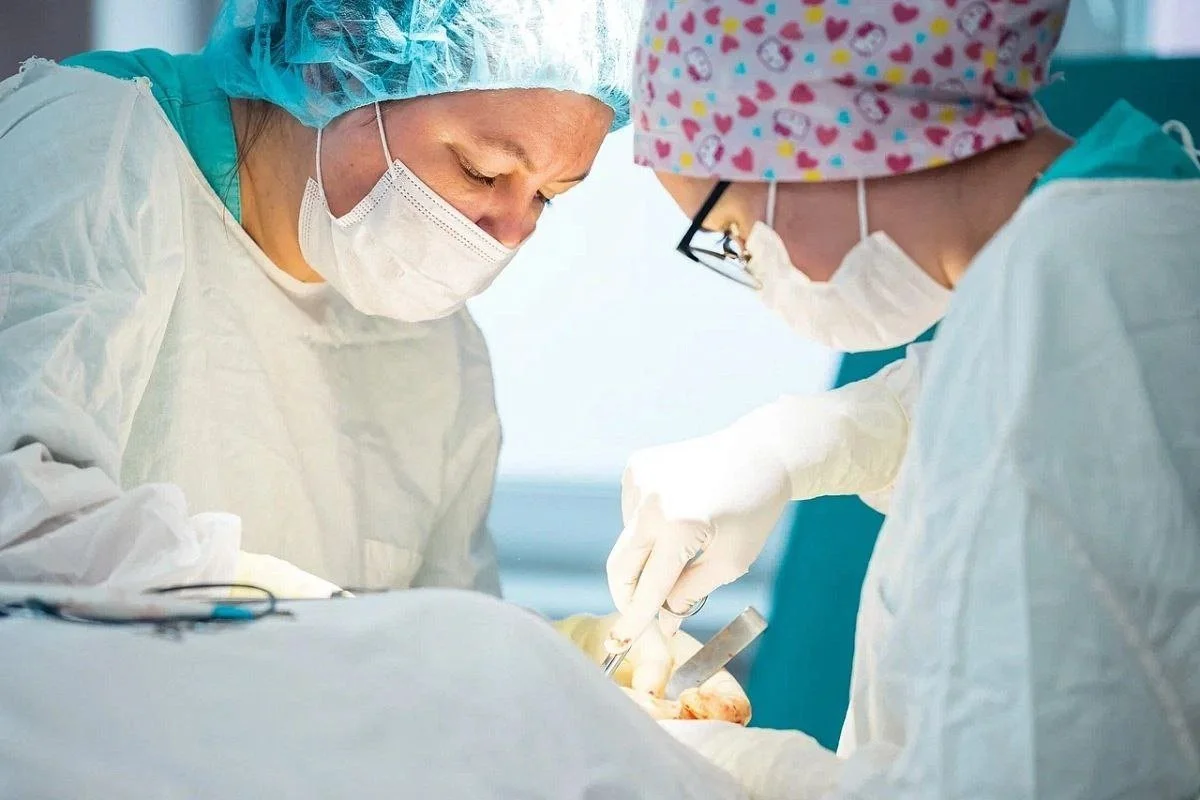 Благодаря пластической операции челюстно-лицевые хирурги областной больницы спасли пациенту зрение