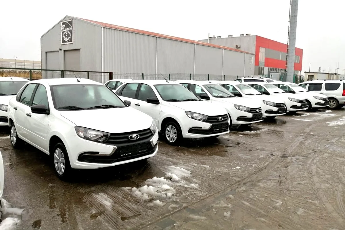 Поликлиники региона получили более тридцати единиц автомобильного транспорта