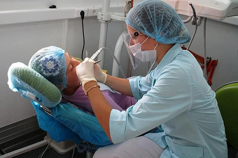 За полтора года мобильный стоматологический кабинет принял свыше 3,5 тысячи маленьких пациентов