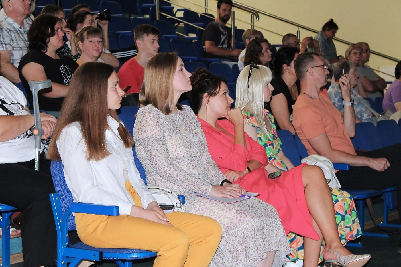 Около шестидесяти человек пришли на первое собрание Школы ревматоидных заболеваний.