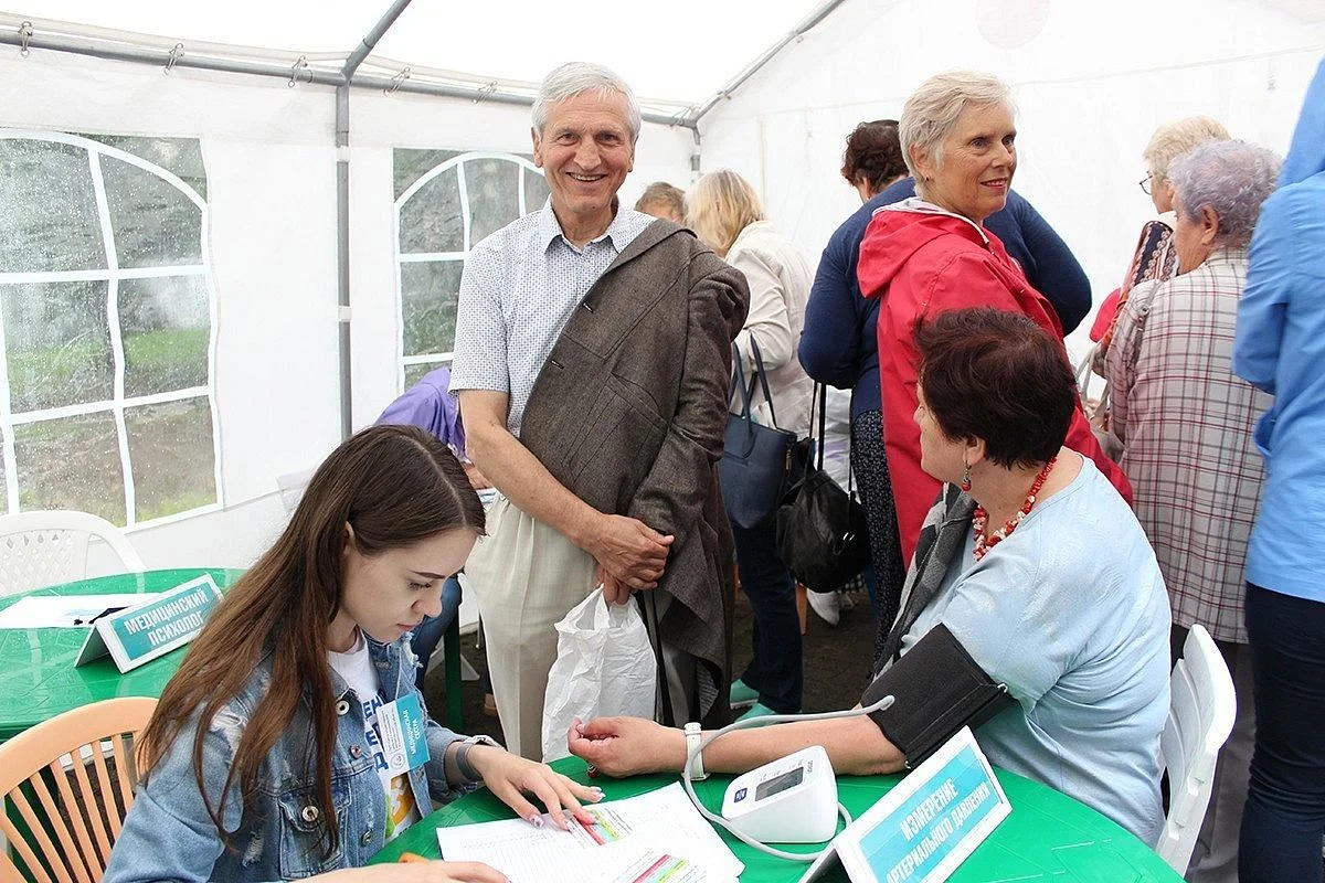 В первый день проекта «Путь к здоровью!» врачей посетили около пятисот жителей области В первый день проекта «Путь к здоровью!» врачей посетили около пятисот жителей области