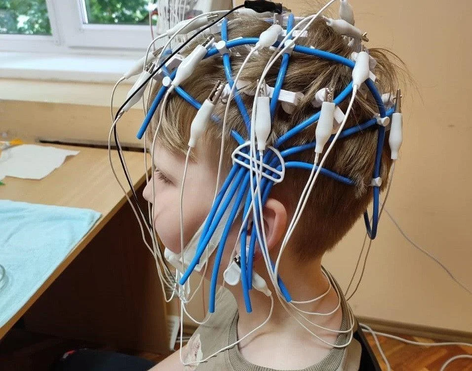 Около двух тысяч исследований проведено в течение года на новых электроэнцефалографов в Городской детской поликлинике