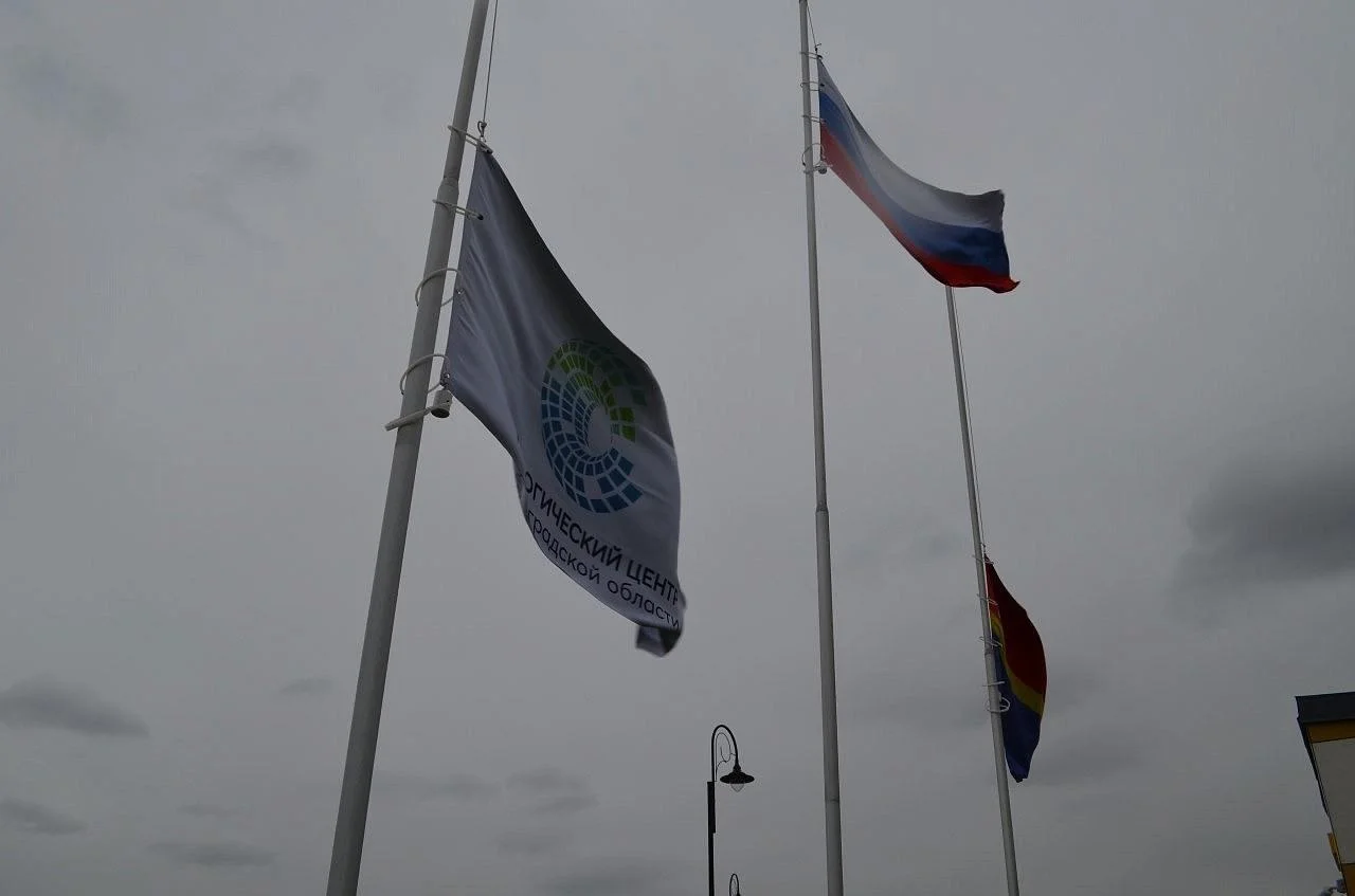 В онкологическом центре состоялась торжественная церемония поднятия государственного флага Российской Федерации, приуроченная к 80-летию взятия Кенигсберга