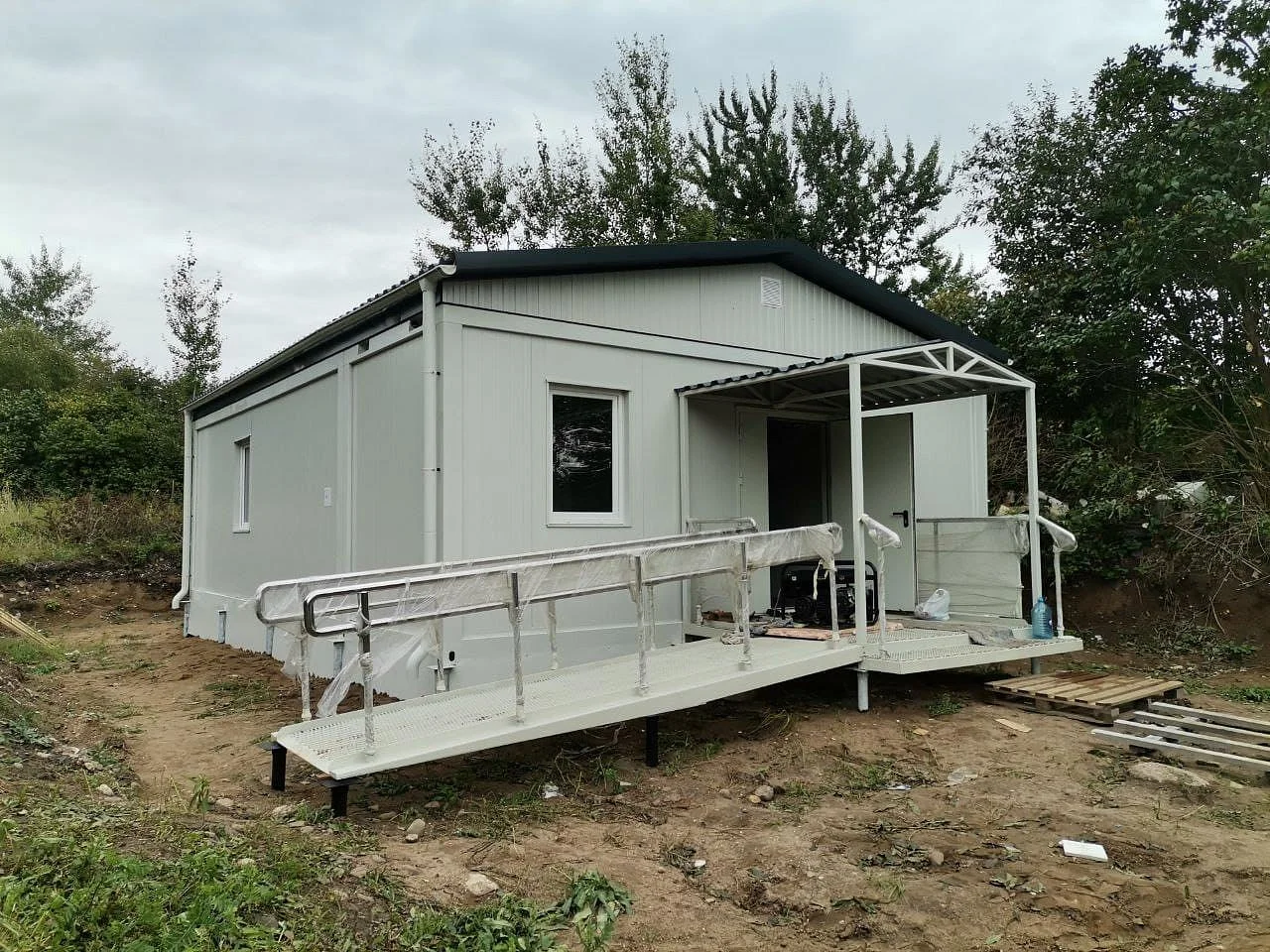 Новые модульные ФАПы под Гурьевском готовятся к подключению электричества