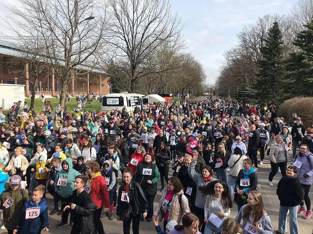 Десять тысяч шагов в Южном парке прошли более тысячи трехсот жителей региона