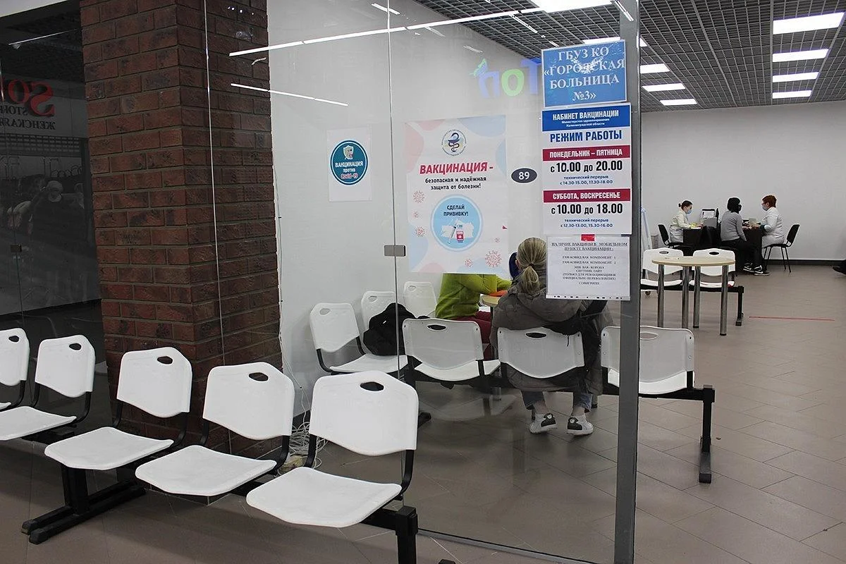 План по вакцинации взрослого населения от коронавируса выполнен более чем на семьдесят процентов