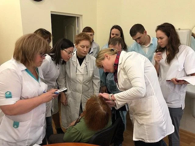 Медицинские специалисты проходят обучение новым методикам ранней диагностики рака кожи