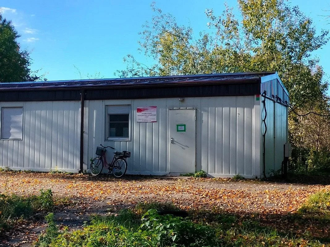 По поручению губернатора в поселке Головкино под Полесском отремонтировали кровлю местного медпункта По поручению губернатора в поселке Головкино под Полесском отремонтировали кровлю местного медпункта