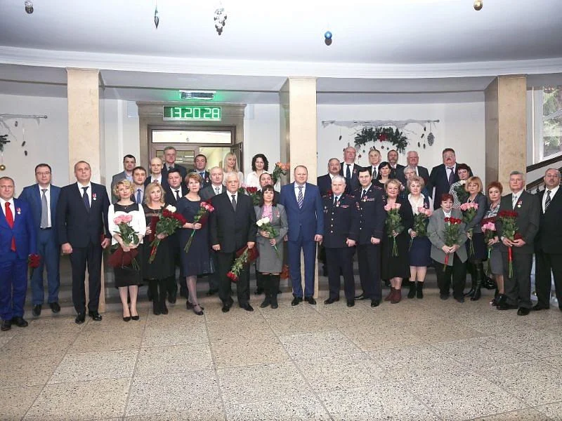 Глава региона вручил медицинским работникам региона государственные награды