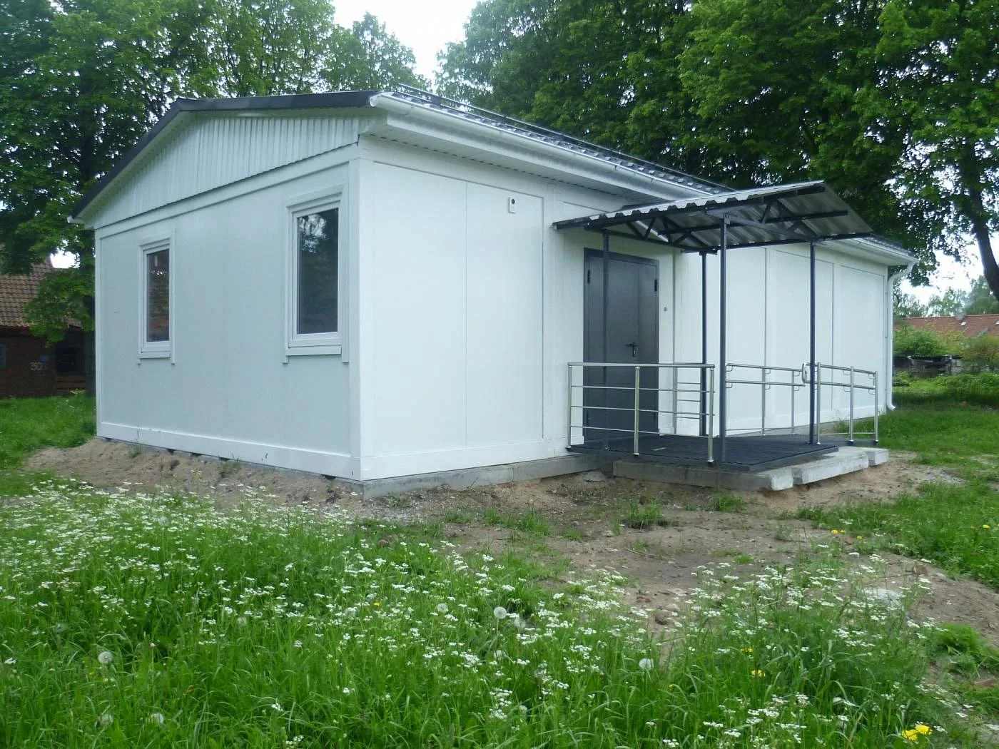 Завершен монтаж фельдшерско-акушерского пункта в Акулово под Неманом