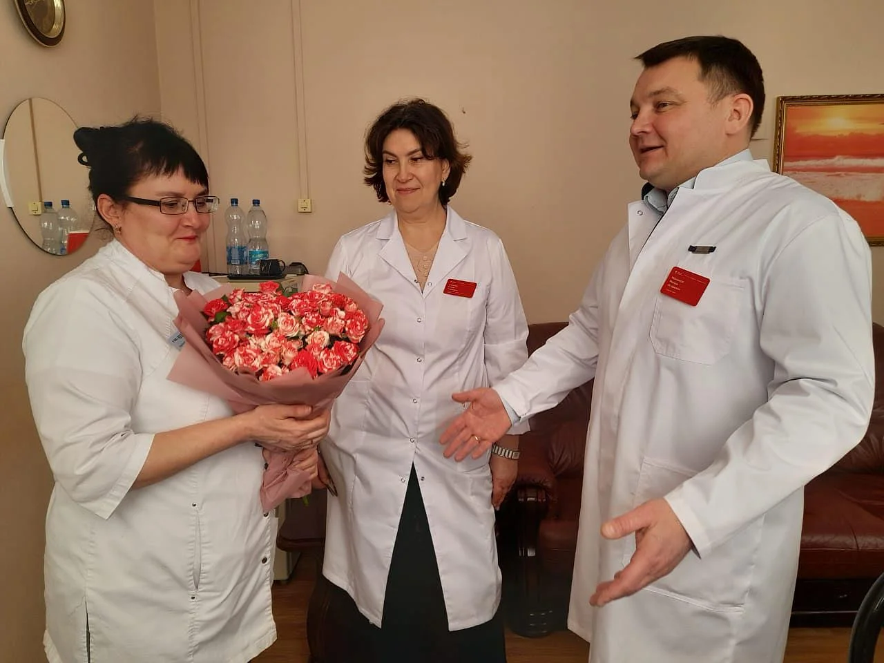 В Калининграде в поликлинике на ул. Краснопрудной чествовали фельдшера - участницу специальной военной операции В Калининграде в поликлинике на ул. Краснопрудной чествовали фельдшера - участницу специальной военной операции