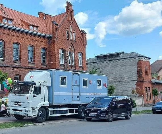 Врачи детской областной больницы осмотрели в Озерске более двухсот маленьких пациентов