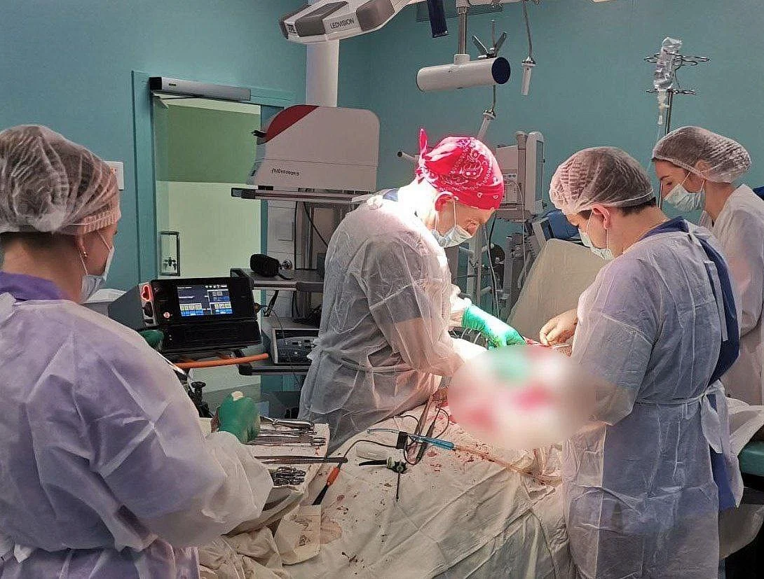 Калининградские врачи онкоцентра провели уникальную операцию по удалению редкого вида злокачественной опухоли