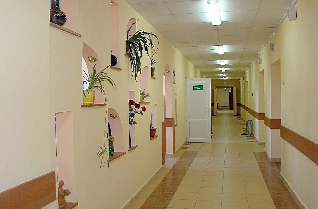 В канун 23 февраля главный врач Областной клинической больницы  Локтионов Константин Михайлович совместно с начмедом Кобером Денисом Владимировичем проведали в палатах бойцов, проходивших службу в зоне СВО и  вручили им памятные подарки.