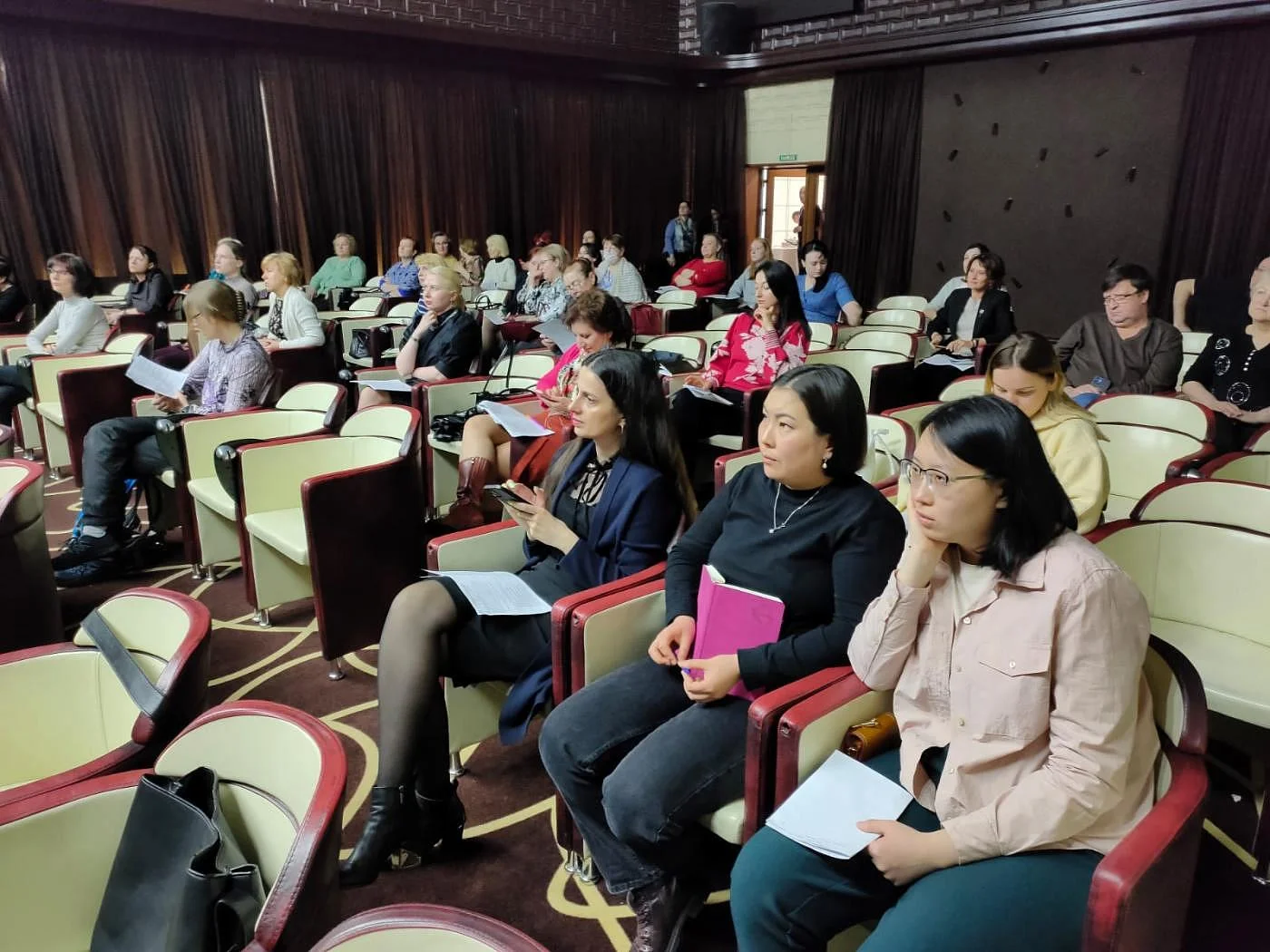 Более восьмидесяти медицинских специалистов обсудили достижения эндокринологии на профильной конференции