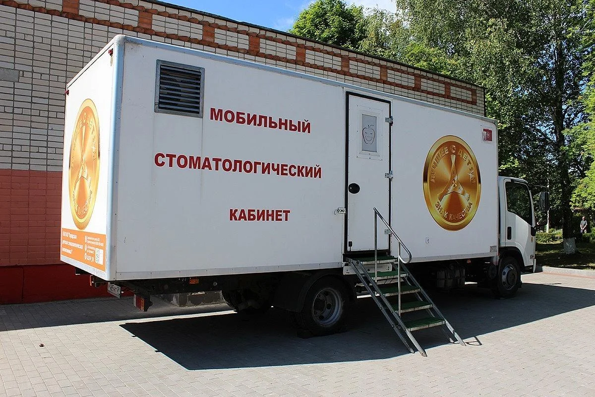 Около тысячи маленьких пациентов посетили в этом году передвижной стоматологический комплекс