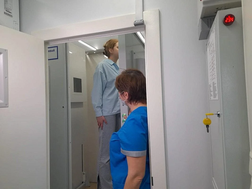 Жители поселка Малое Луговое прошли медицинское обследование в новом передвижном комплексе Жители поселка Малое Луговое прошли медицинское обследование в новом передвижном комплексе