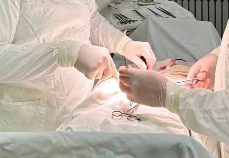 Хирурги Областной клинической больницы удалили женщине огромный зоб Хирурги Областной клинической больницы удалили женщине огромный зоб